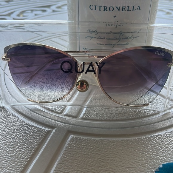 Quay Australia Gold Frame with Black Gradient Lenses Sunglasses. - Picture 6 of 9